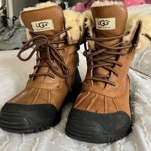 Ugg Australia Women's Adirondack ll size 6